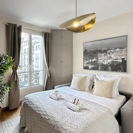 Cozy Near The Sorbonne Apartment