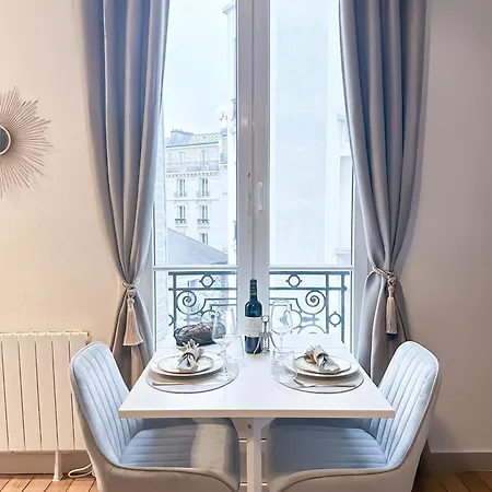 Cozy Near The Sorbonne Apartment